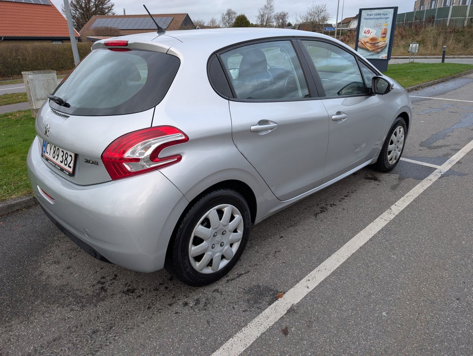 Peugeot 208 1,2 VTi Active 5d