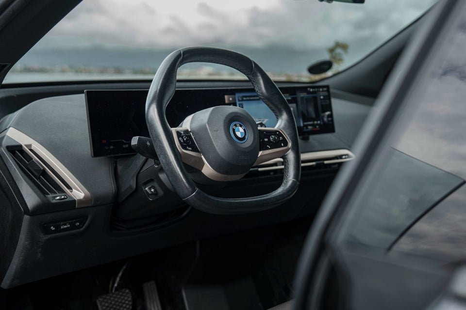 BMW iX xDrive40 Fully Charged Sport 5d