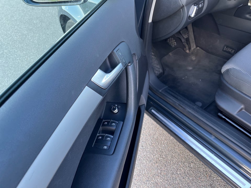 Audi A3 2,0 TDi 136 Ambiente Sportback 5d