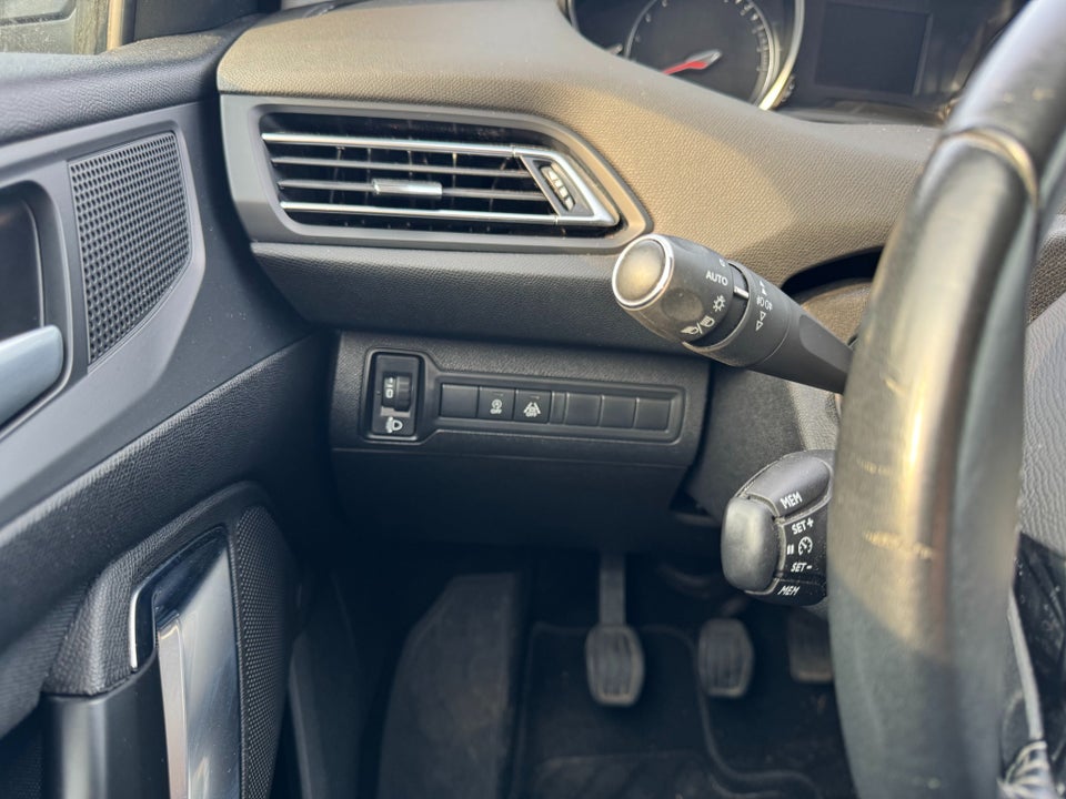 Peugeot 308 1,2 PureTech 130 Style SW 5d