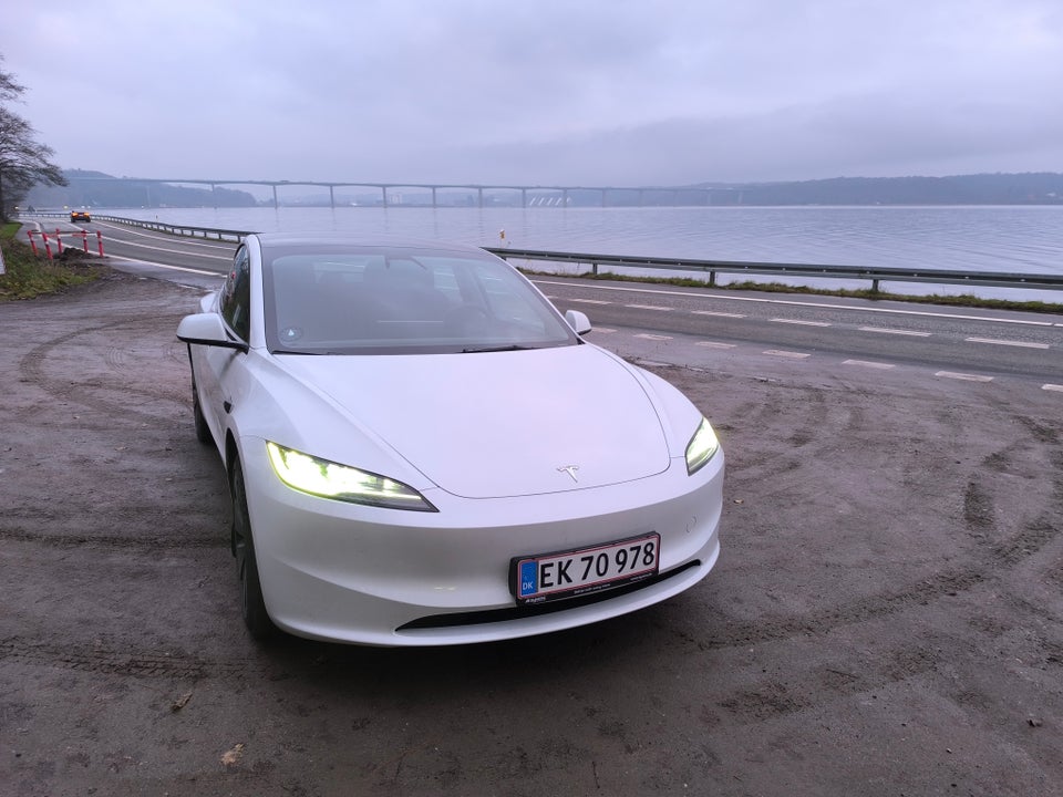 Tesla Model 3 RWD 4d