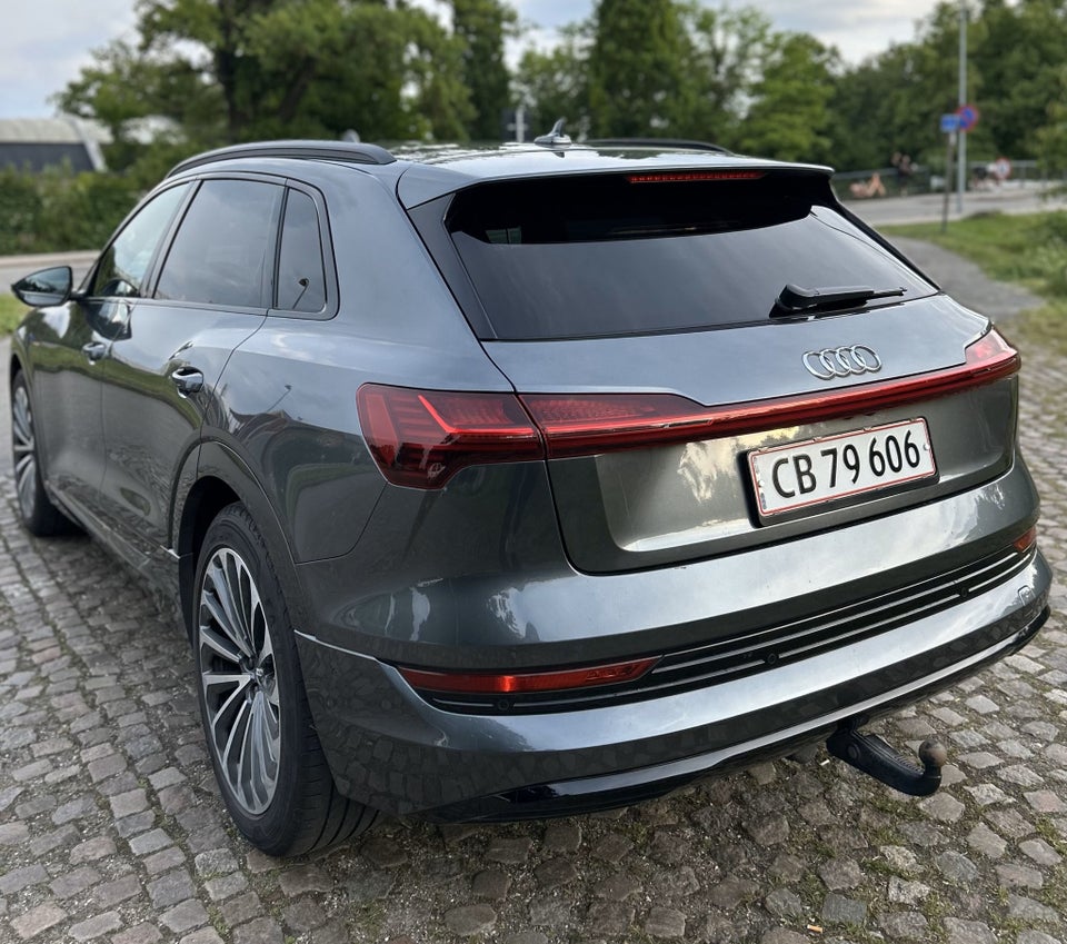 Audi e-tron 55 S-line quattro 5d