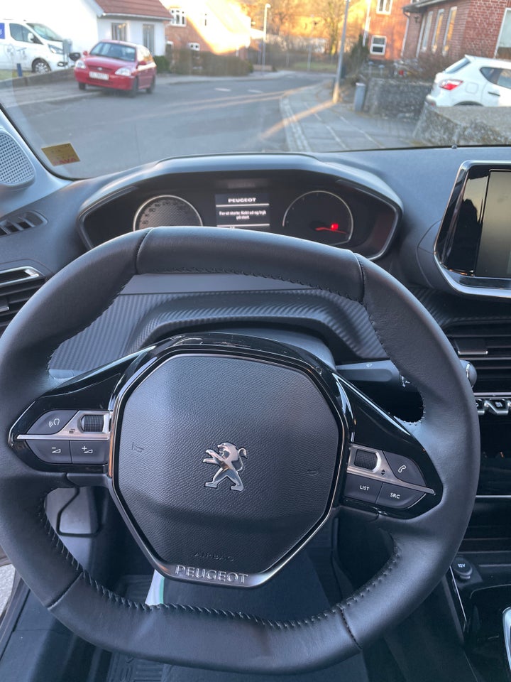 Peugeot 208 1,2 PureTech 100 Allure 5d