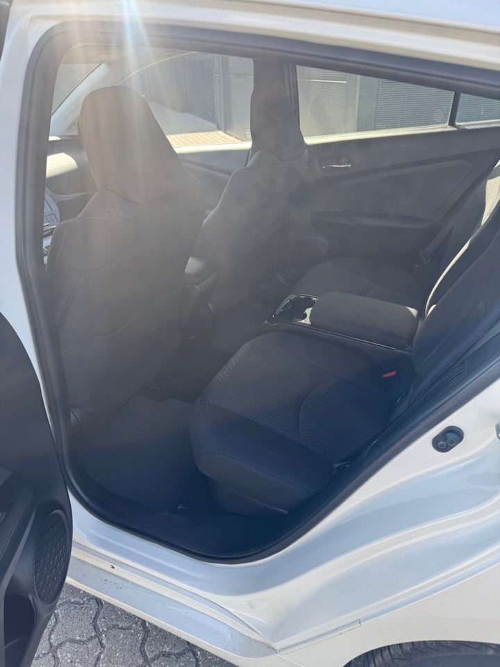 Toyota Prius 1,8 Plug-in Hybrid H3 MDS 5d