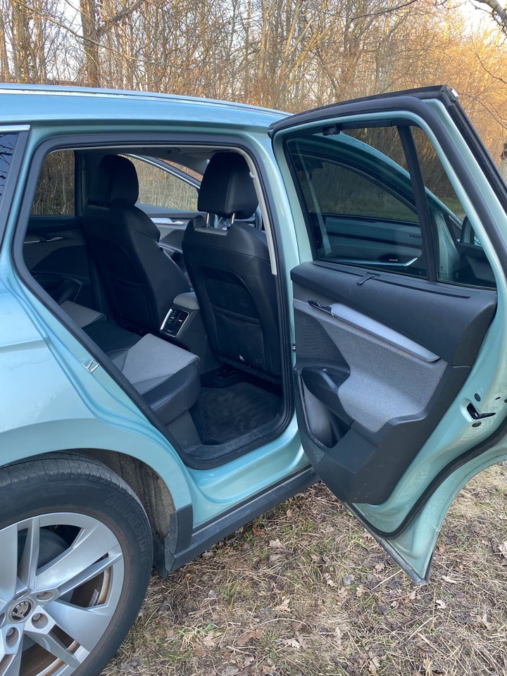 Skoda Enyaq 60 iV Plus Lodge 5d