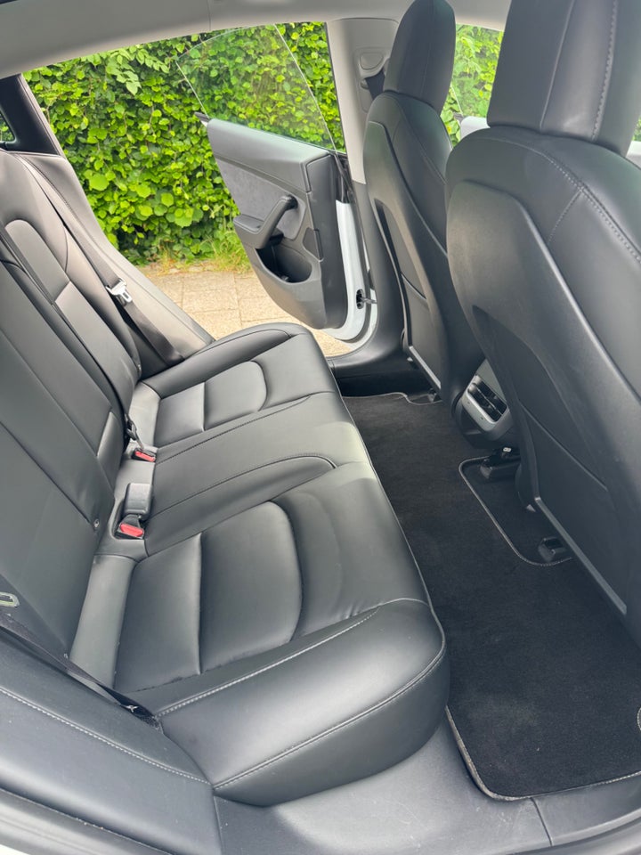 Tesla Model 3 Standard Range+ RWD 4d