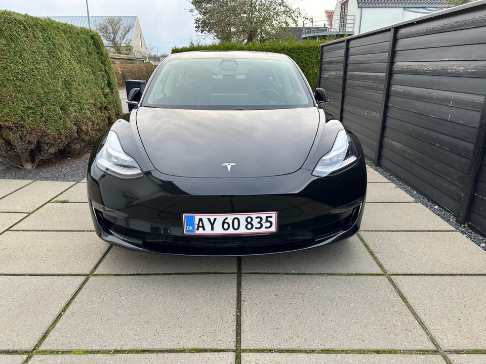 Tesla Model 3 Long Range AWD 4d