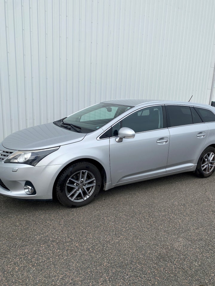 Toyota Avensis 1,8 VVT-i T2 Premium stc. 5d