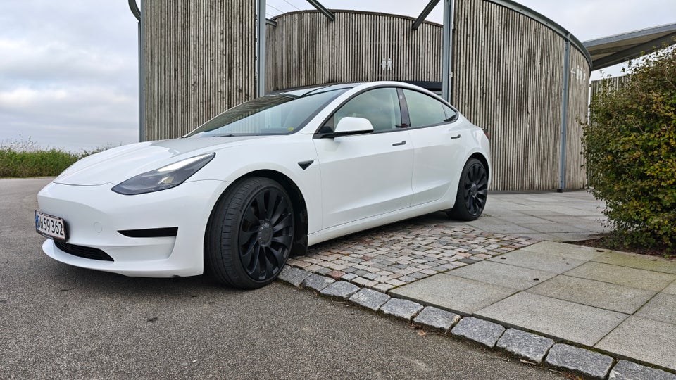 Tesla Model 3 Standard Range+ RWD 4d