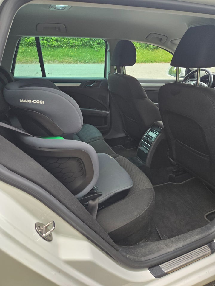 Skoda Superb 2,0 TDi 170 Elegance Combi DSG 5d