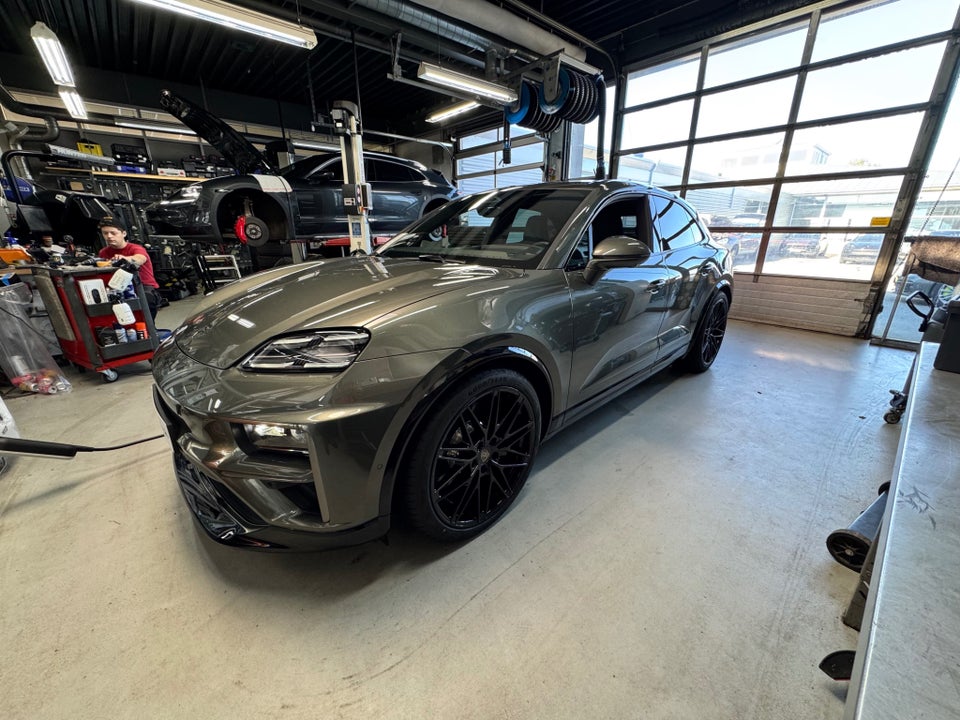 Porsche Macan Turbo 5d