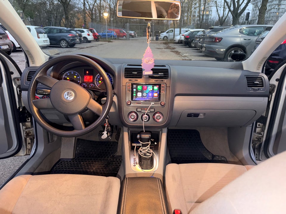 VW Golf V 1,6 FSi Tiptr. 5d