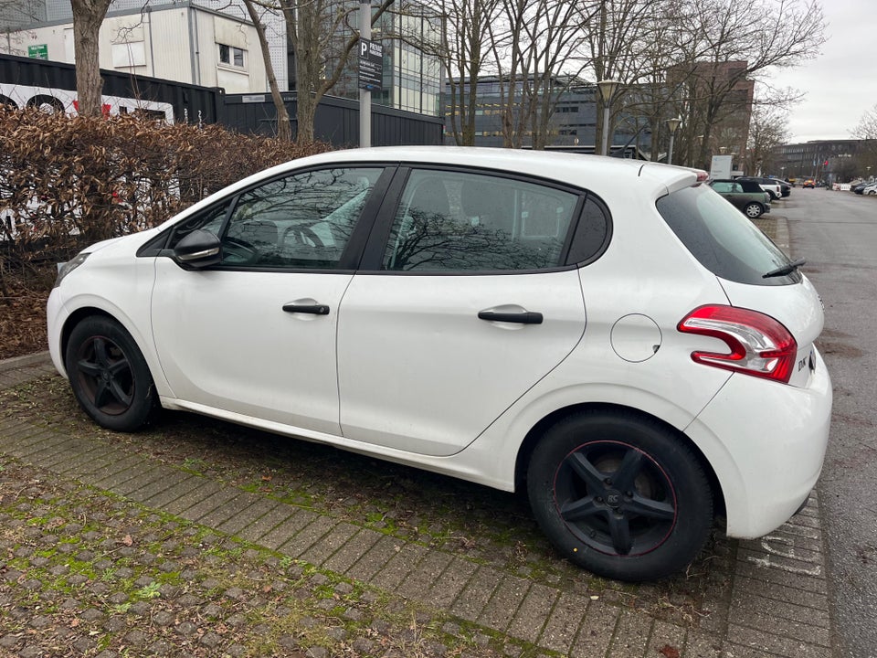 Peugeot 208 1,0 VTi Active 5d