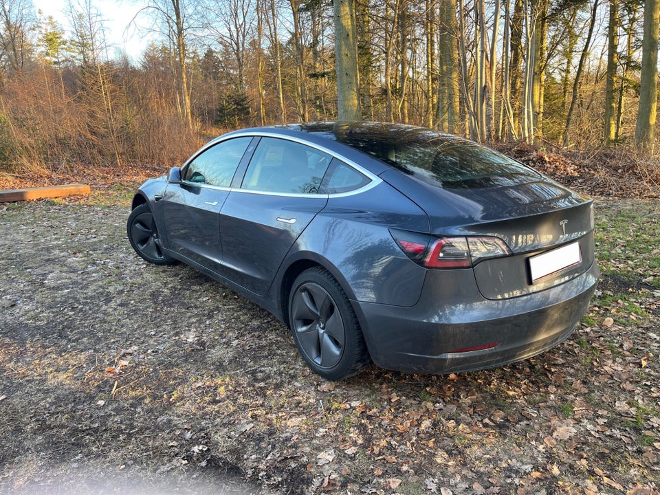 Tesla Model 3 Standard Range+ RWD 4d