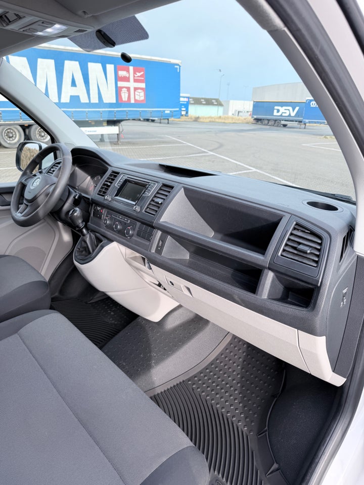 VW Transporter 2,0 TDi 114 Kassevogn lang BMT