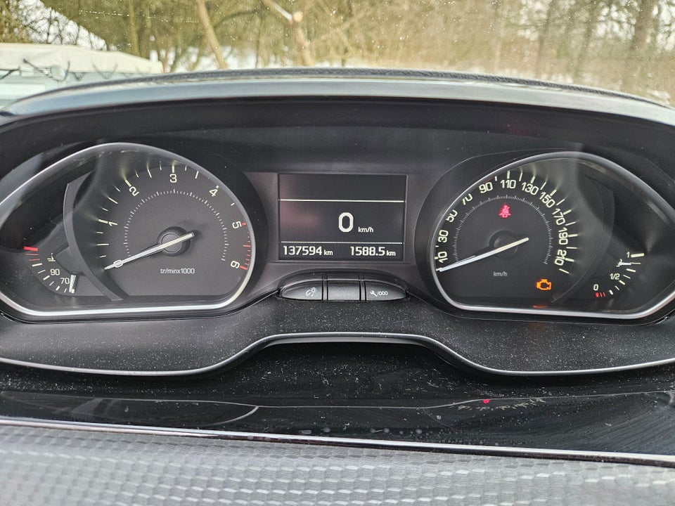 Peugeot 208 1,5 BlueHDi 100 Prestige Sky 5d