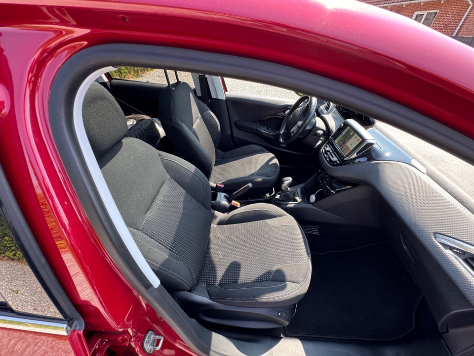 Peugeot 208 1,6 BlueHDi 100 Desire Sky 5d