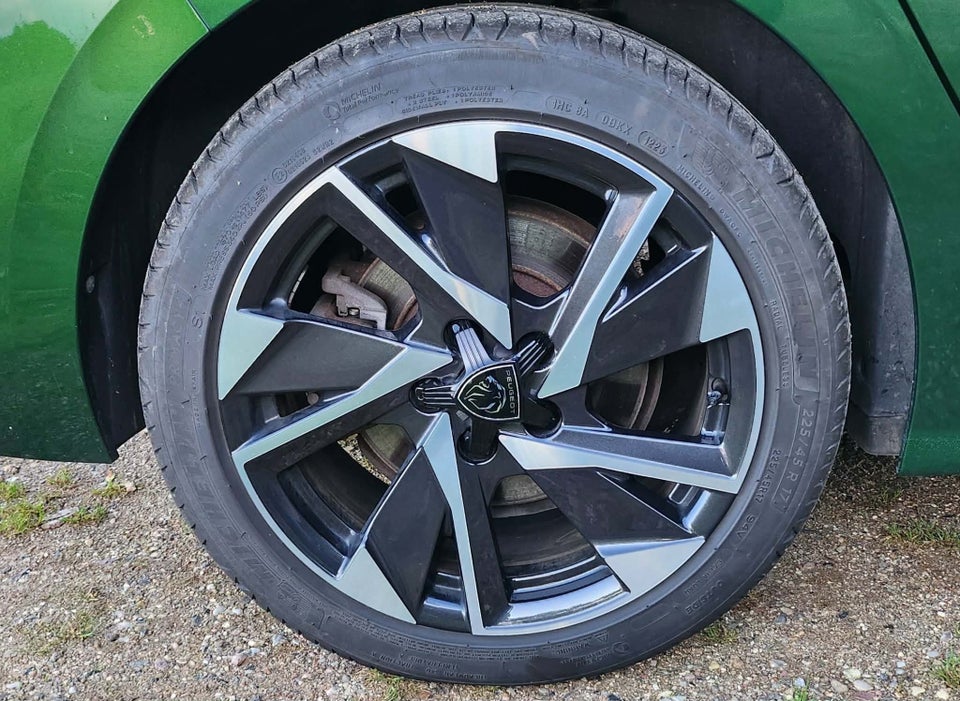 Peugeot 308 1,6 Hybrid First Selection+ EAT8 5d