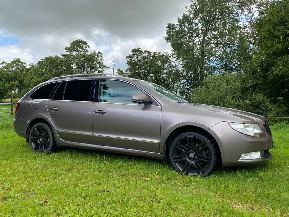 Skoda Superb 2,0 TDi 170 Elegance Combi DSG 5d
