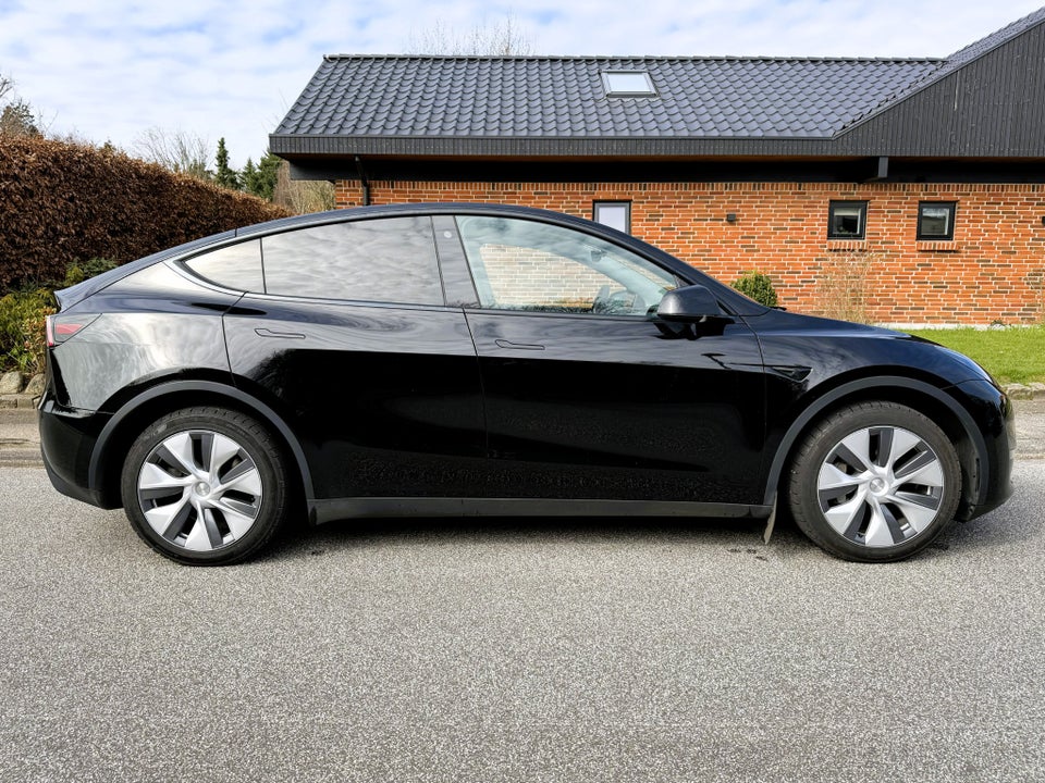 Tesla Model Y Long Range AWD 5d