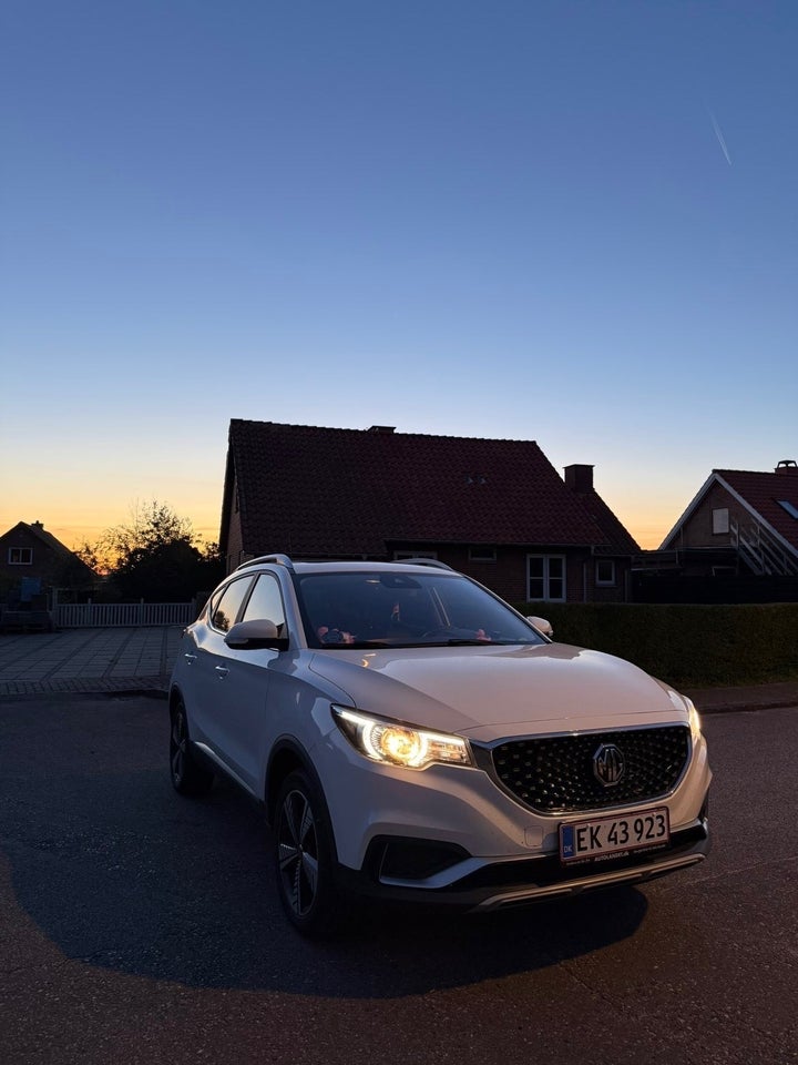 MG ZS EV Luxury 5d