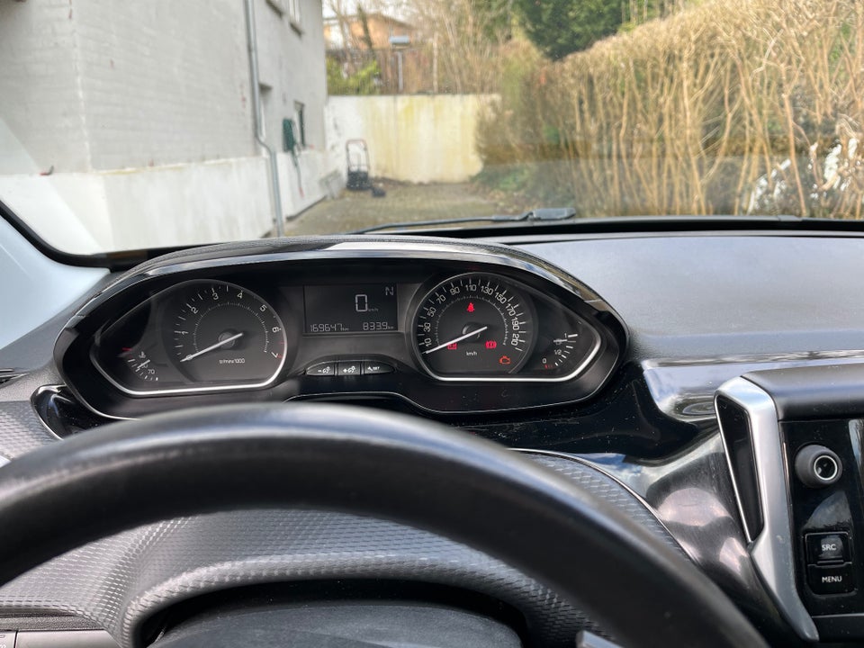 Peugeot 2008 1,2 e-VTi 82 Plus ESG 5d