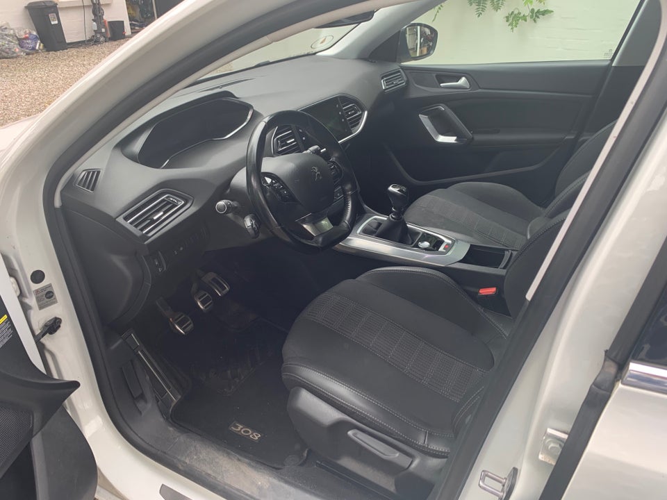 Peugeot 308 1,5 BlueHDi 130 Special Pack 5d