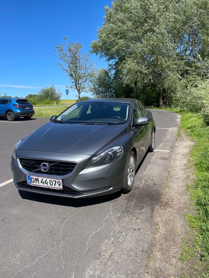 Volvo V40 1,6 D2 115 Momentum 5d
