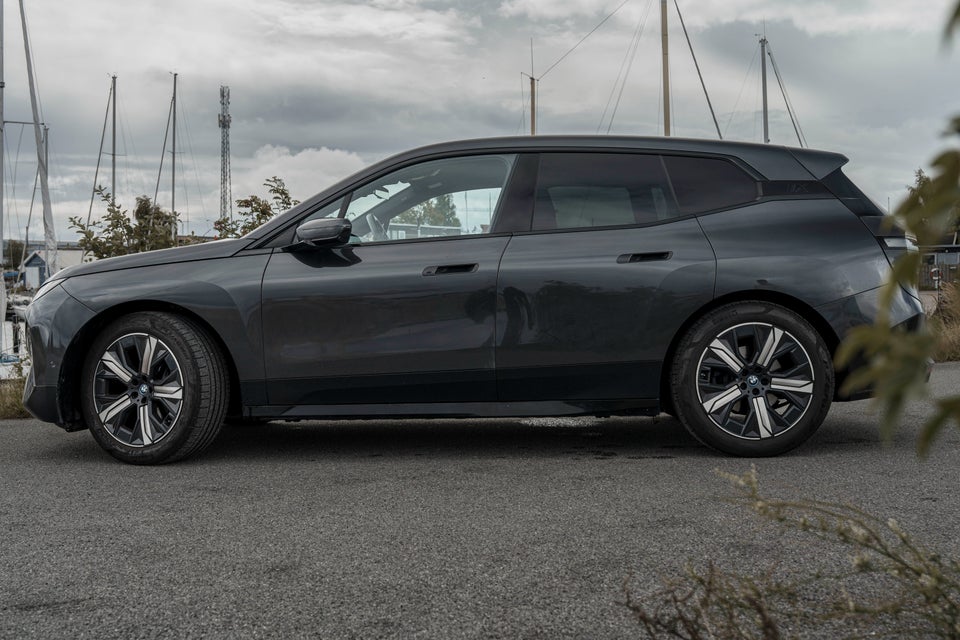 BMW iX xDrive40 Fully Charged Sport 5d
