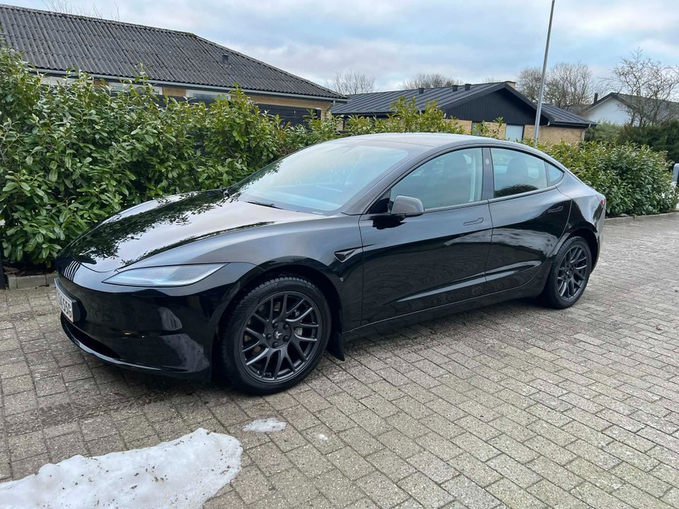 Tesla Model 3 RWD 4d