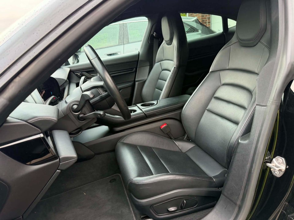 Porsche Taycan 4d