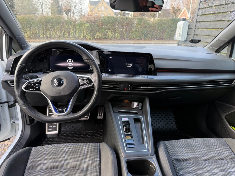 VW Golf VIII 1,4 GTE DSG 5d