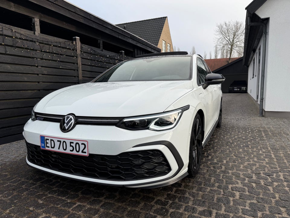 VW Golf VIII 1,4 GTE DSG 5d
