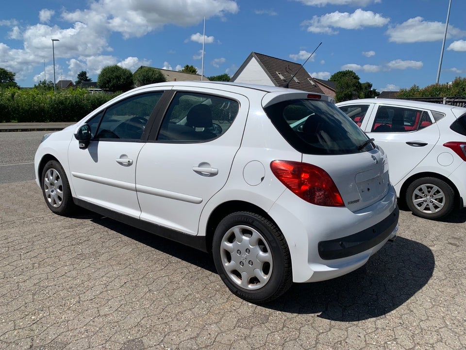 Peugeot 207 1,6 HDi 110 Premium 5d