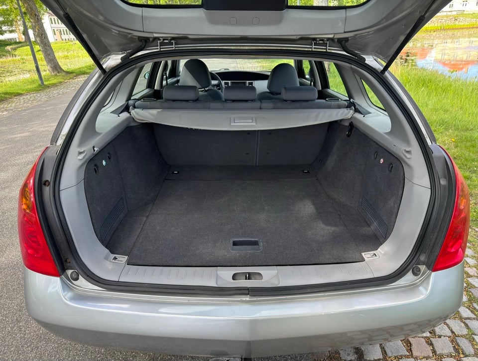 Nissan Primera 1,8 Tekna 5d