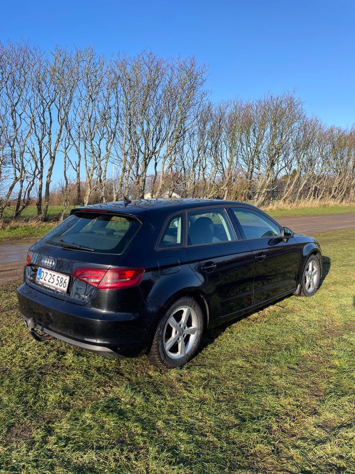Audi A3 1,6 TDi Attraction Sportback 5d