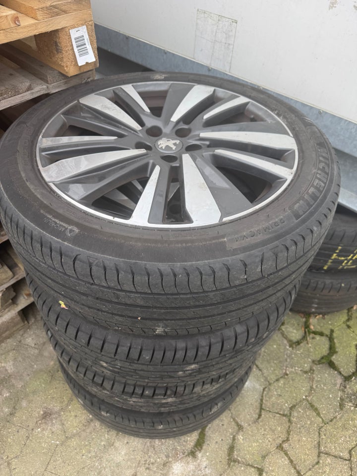 Peugeot 3008 1,2 e-THP 130 Allure 5d