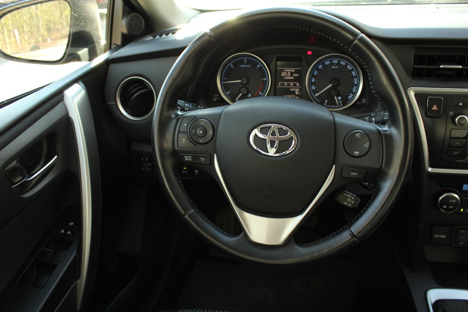 Toyota Auris 1,4 D-4D T2 Premium 5d