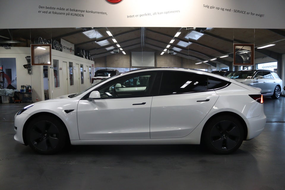 Tesla Model 3 Standard Range+ RWD 4d