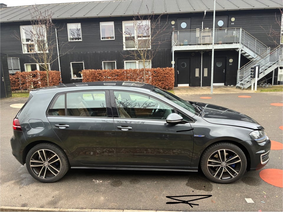 VW Golf VII 1,4 GTE Highline DSG 5d