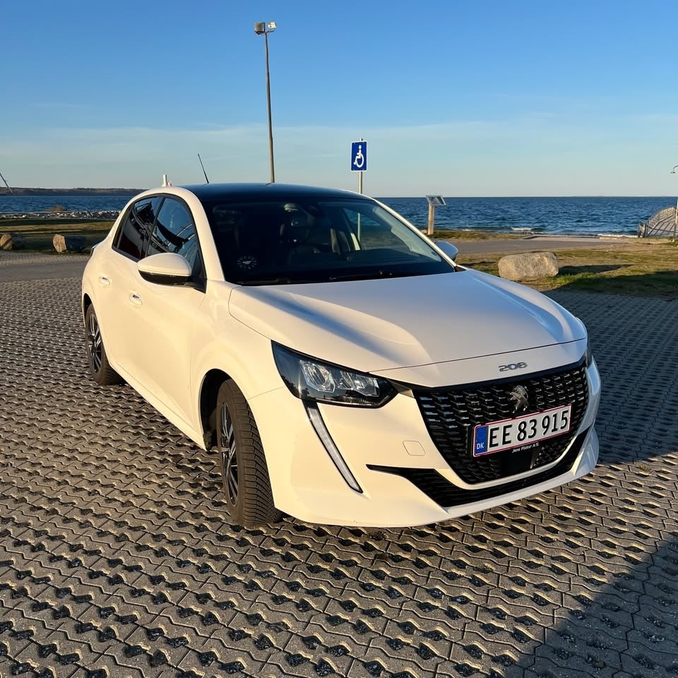 Peugeot 208 1,2 PureTech 100 Allure Sky 5d
