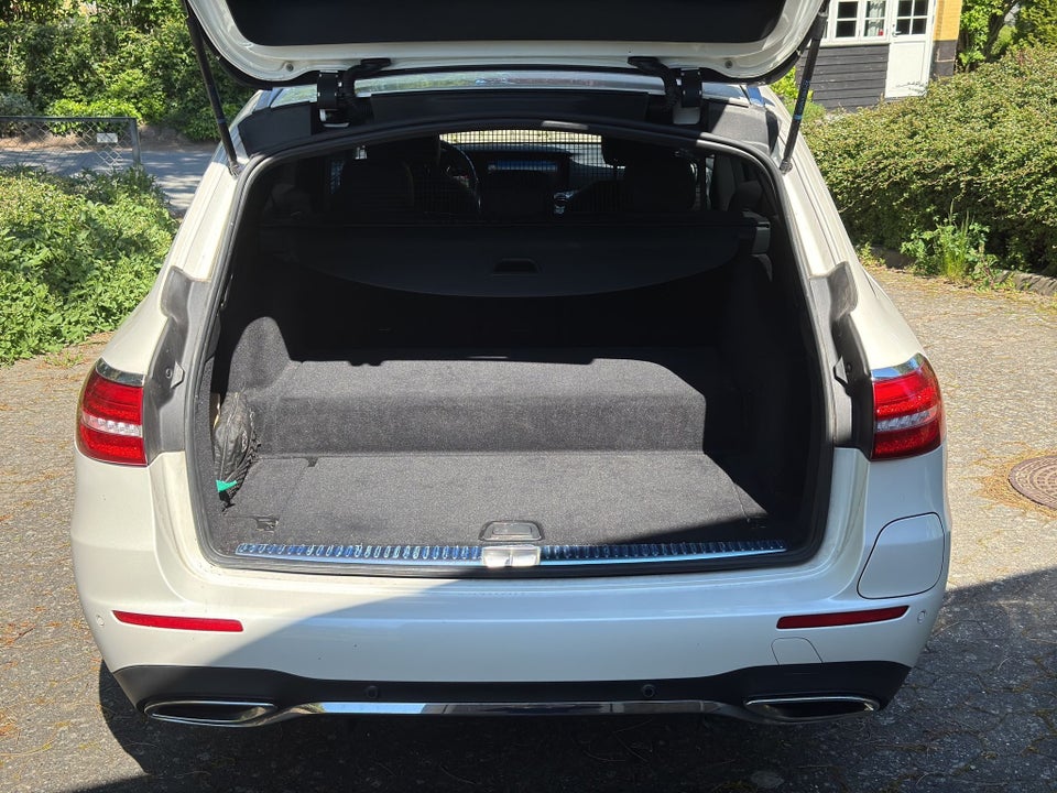Mercedes E300 de 2,0 AMG Line stc. aut. 5d