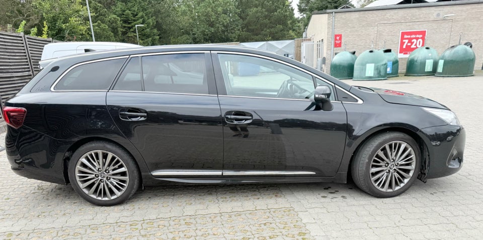 Toyota Avensis 2,0 D-4D T2 Premium Touring Sports 5d