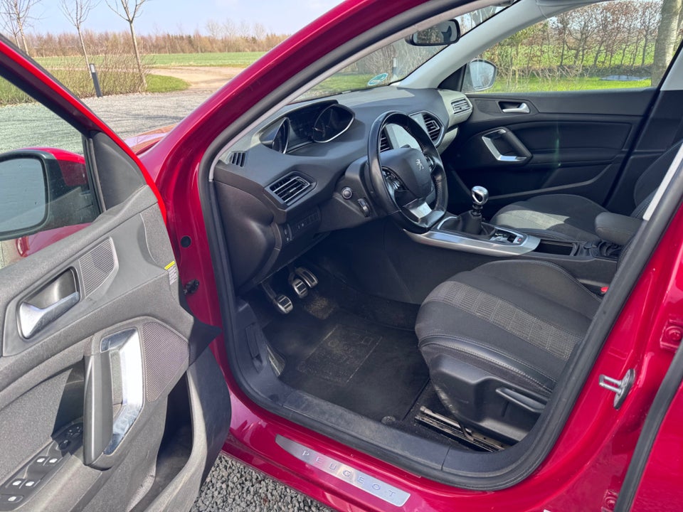 Peugeot 308 1,6 BlueHDi 120 Allure Sky SW 5d