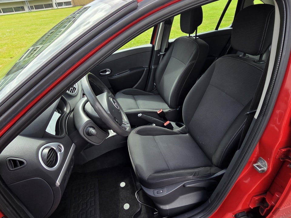 Renault Clio III 1,2 16V TCe Expression Sport Tourer 5d