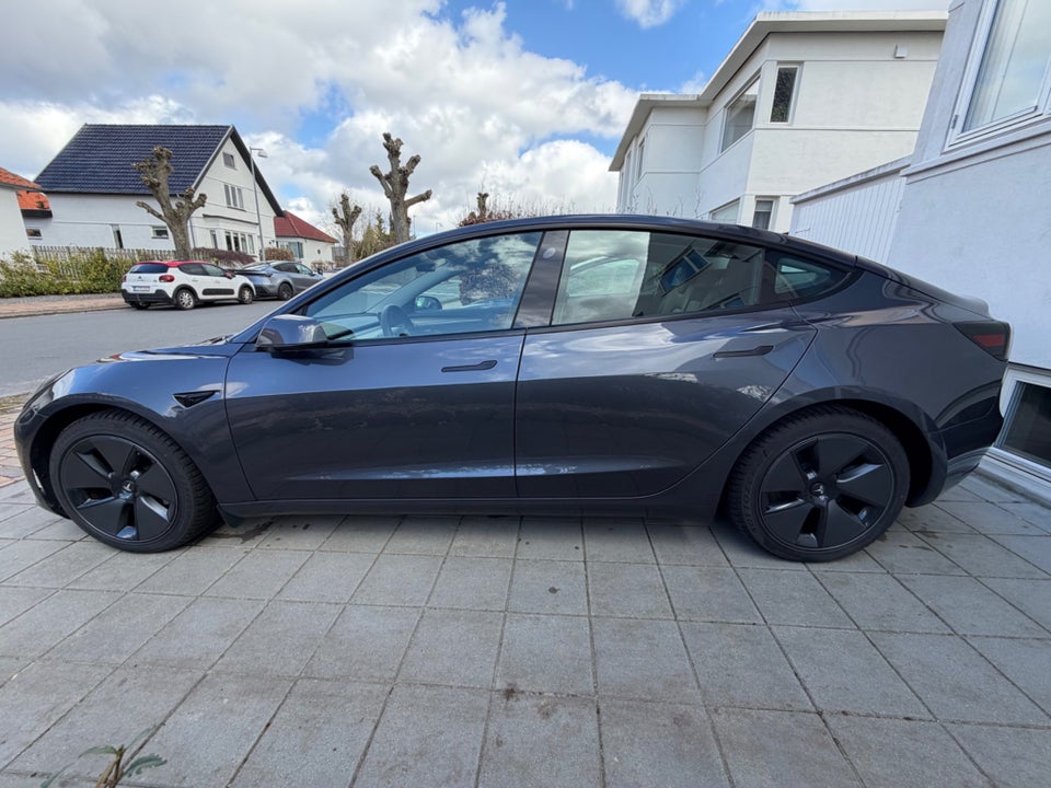 Tesla Model 3 Standard Range+ RWD 4d
