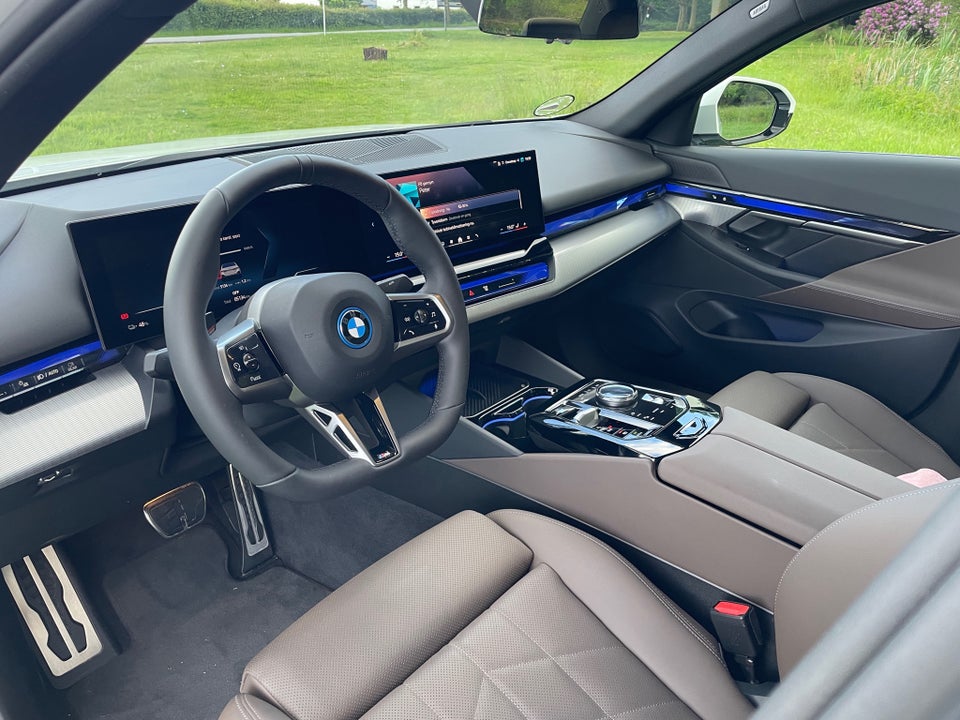 BMW i5 eDrive40 M-Sport 4d