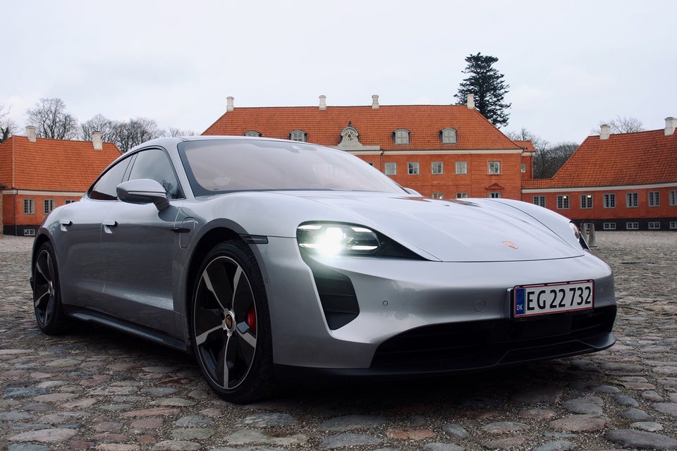 Porsche Taycan 4S Performance+ 4d