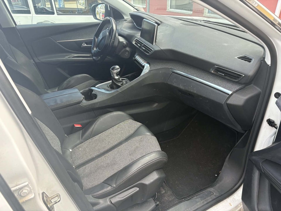 Peugeot 3008 1,6 BlueHDi 120 Allure 5d