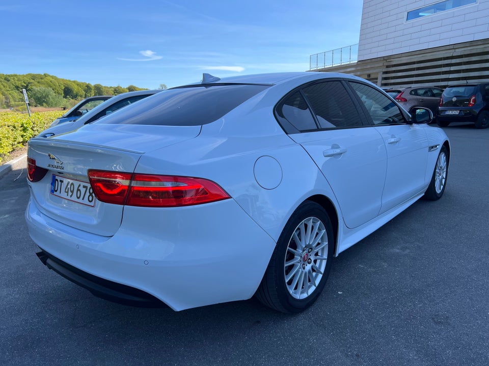 Jaguar XE 2,0 D180 R-Sport aut. 4d